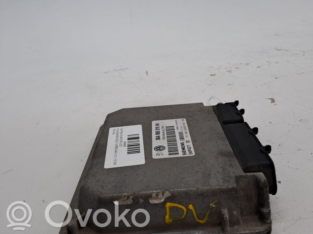 Engine control unit/module ECU   6A906019BF