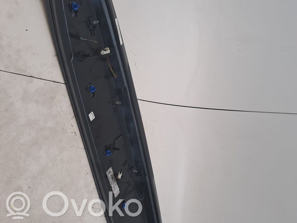 Alerón trasero/maletero   8V4827933BGRU