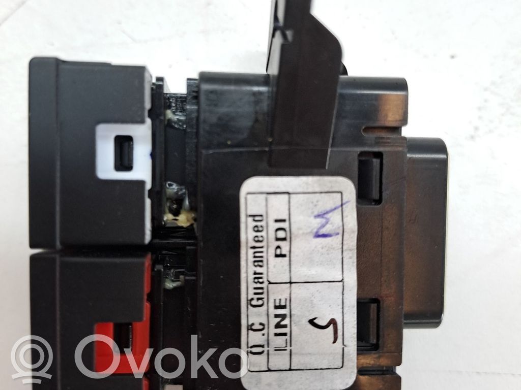 Hyundai i20 (PB PBT) Interruttore luci di emergenza