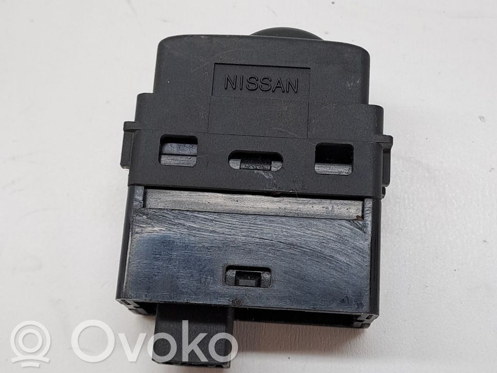 Light switch   25190AX010