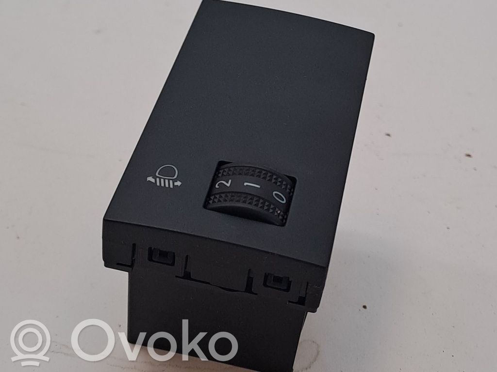 Lichtschalter   DF7366170