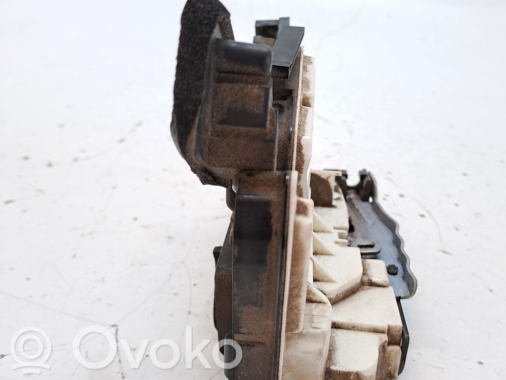 Cerradura de puerta delantera   5K1837016E