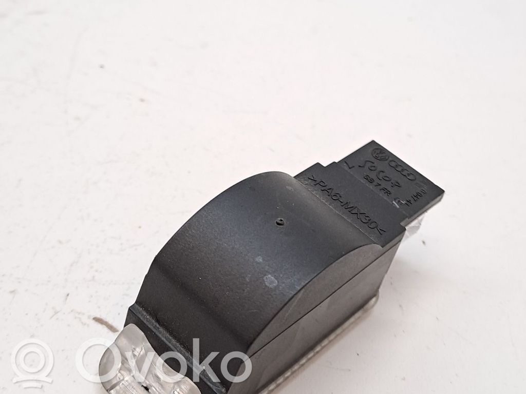 Panel oświetlenia wnętrza kabiny   4B0947415A