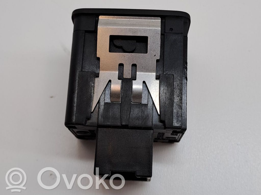 Volkswagen PASSAT CC Light switch 
