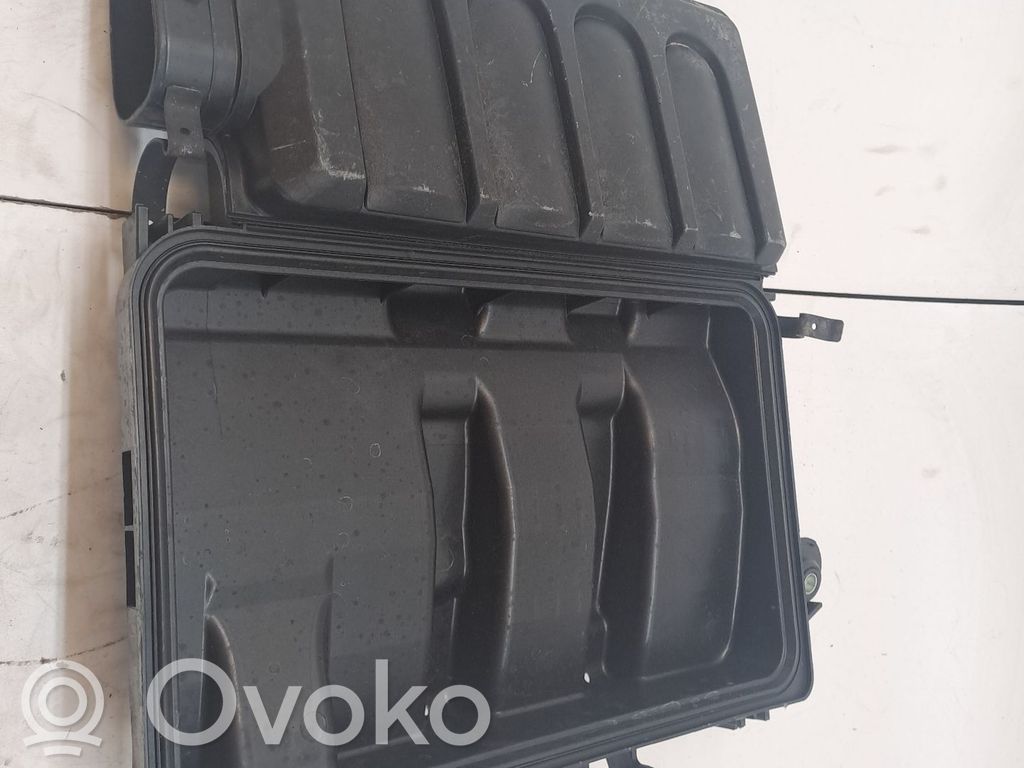 Air filter box   Z66813Z02