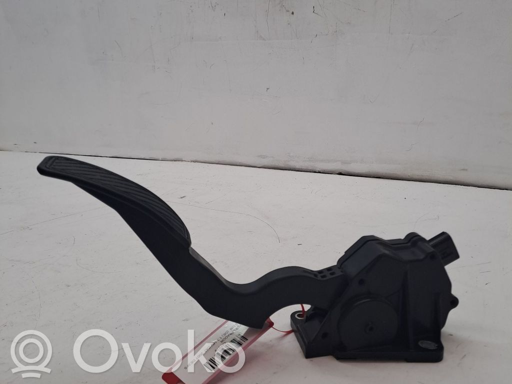 Accelerator throttle pedal   DF7141600B
