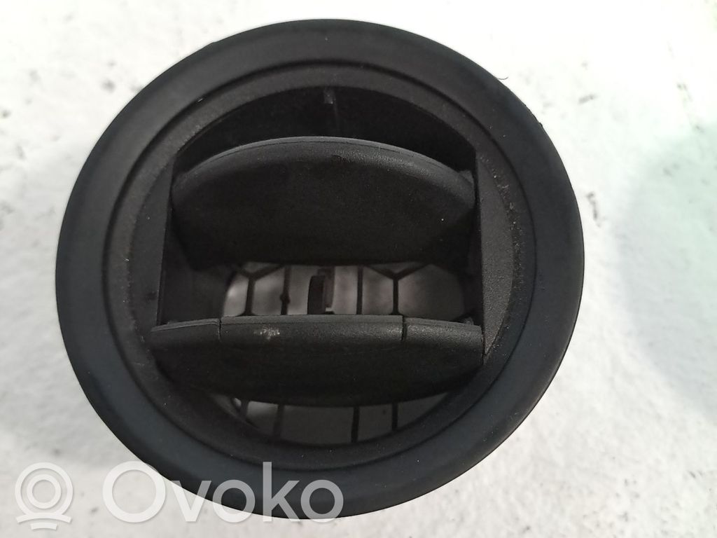 Ford Transit Courier Lango oro grotelės 
