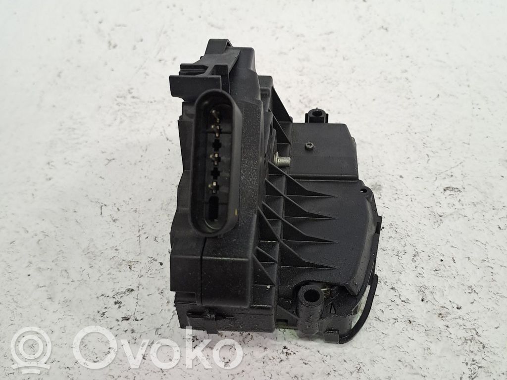 Ford Transit Courier Spyna galinio borto 