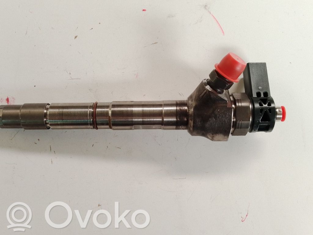 Volkswagen PASSAT B7 Inyector de combustible 