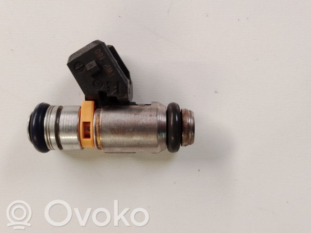 Inyector de combustible   1562024,9S519F593DA