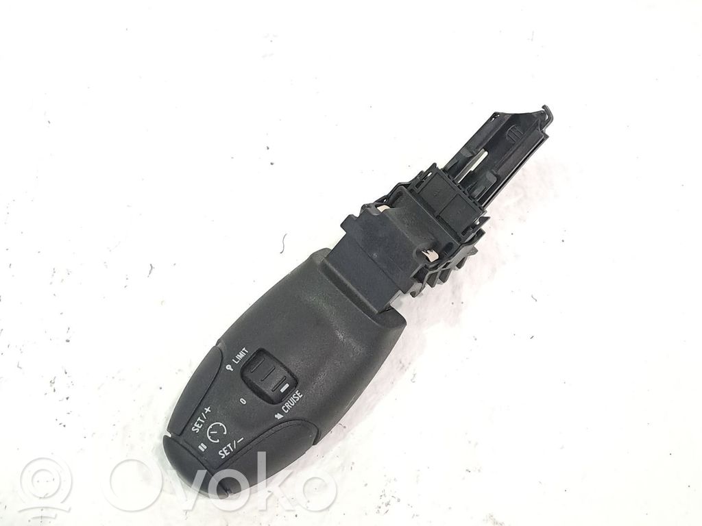 Boutons / interrupteurs volant   6242Z8