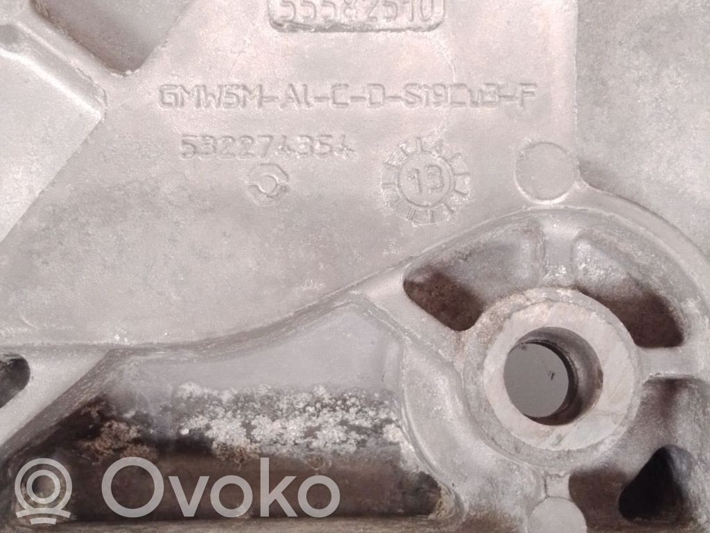 Opel Insignia A Suport generator/alternator 
