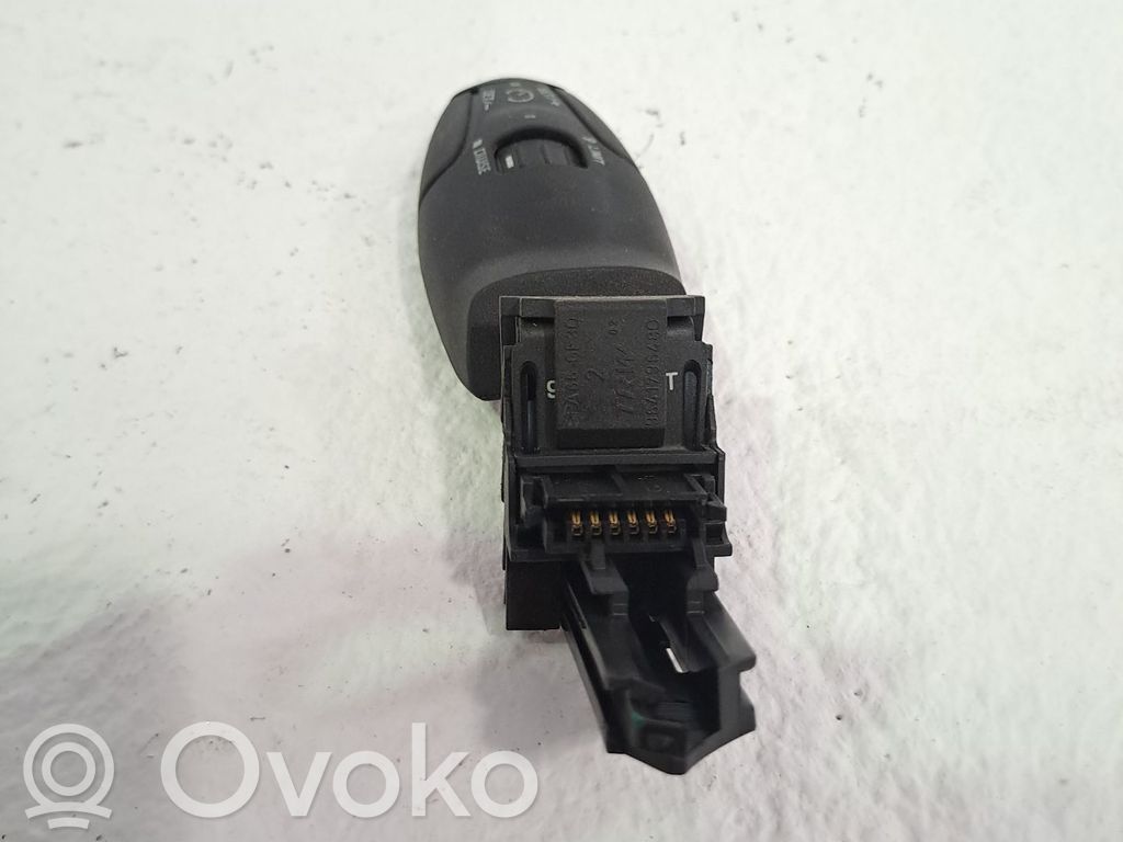 Boutons / interrupteurs volant   6242Z8