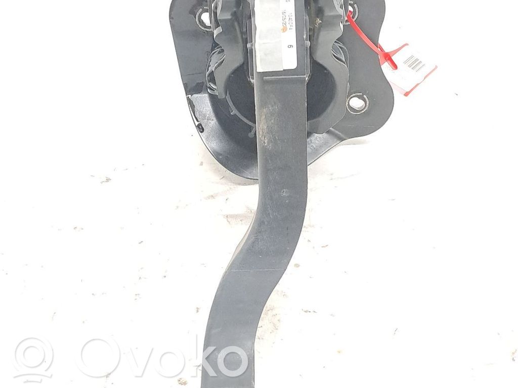 Pedal de embrague   9817949480