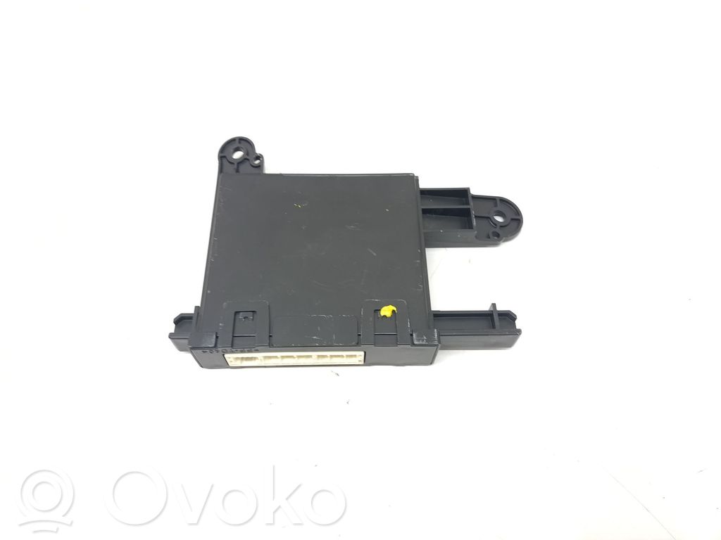 Toyota Yaris Modul de control caroserie central 