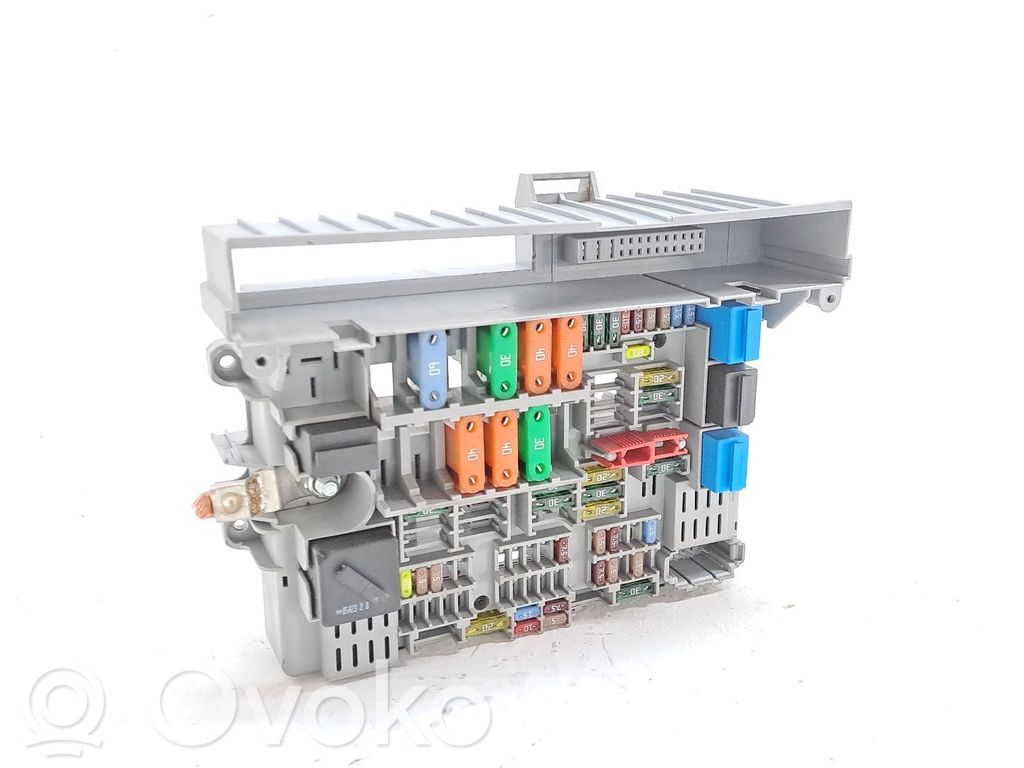 BMW 1 E81 E87 Module de fusibles 