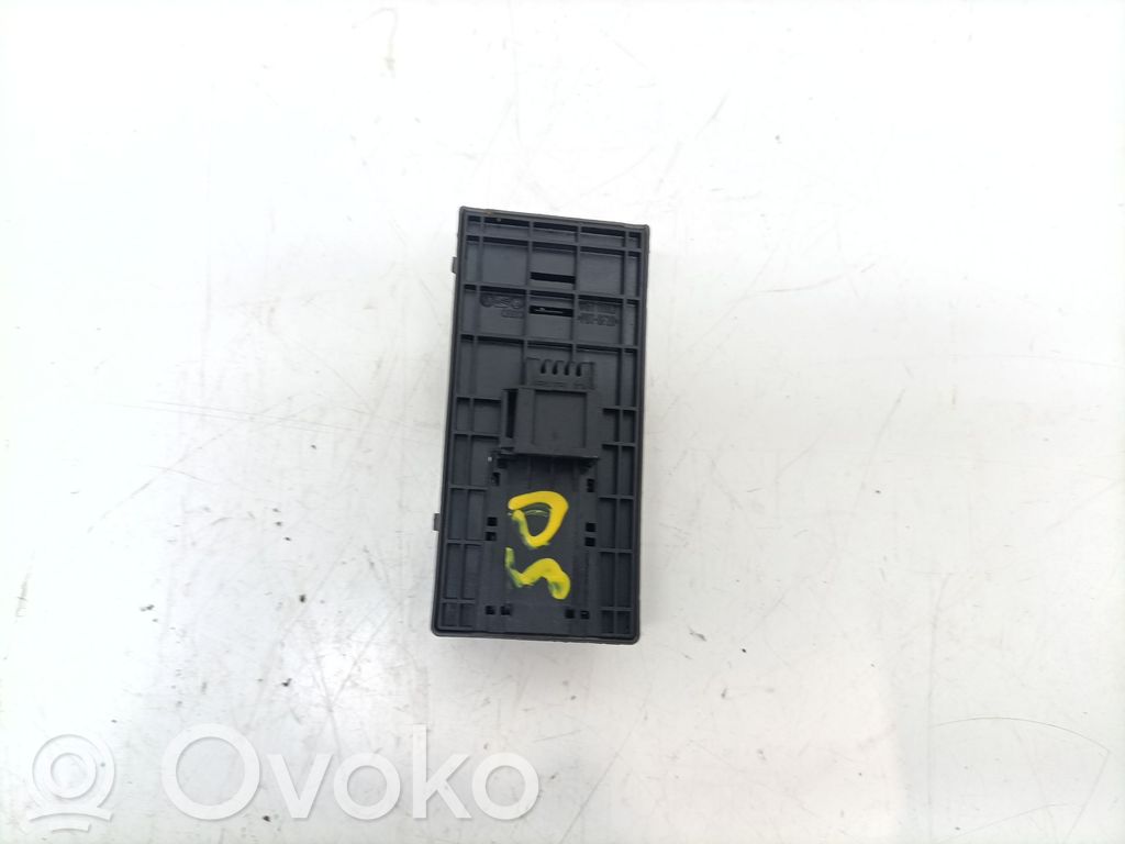 Comutator comandă geamuri electrice   8K0959851FV10