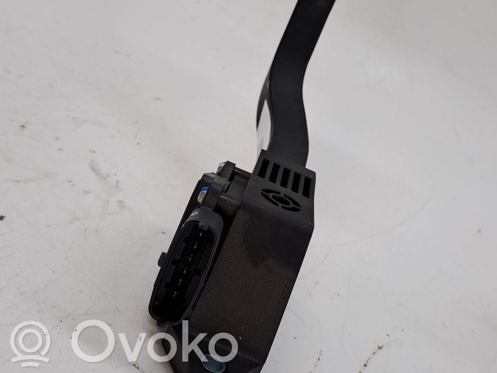 Accelerator throttle pedal   F01R00X063