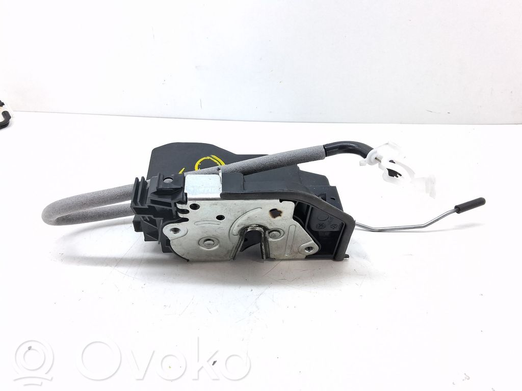BMW 1 E81 E87 Zamek drzwi tylnych 