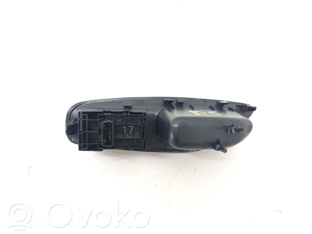 Toyota Yaris Przyciski szyb 