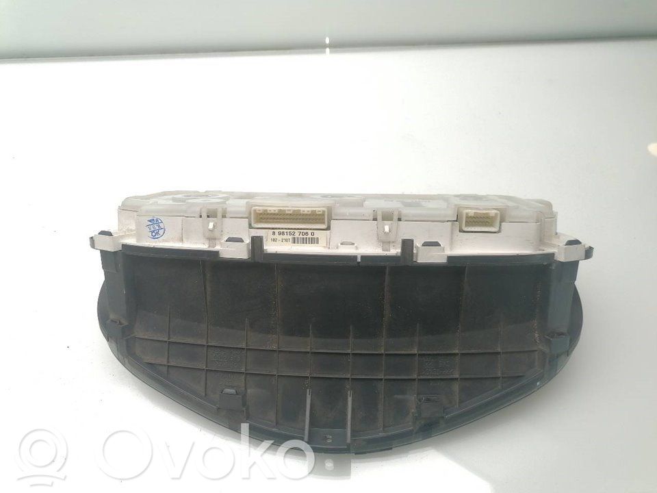 Isuzu D-Max Geschwindigkeitsmesser Cockpit
