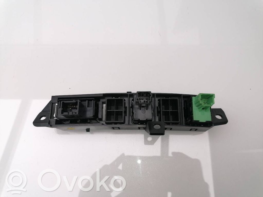 Nissan NP300 Butoane/comutatoare pe volan