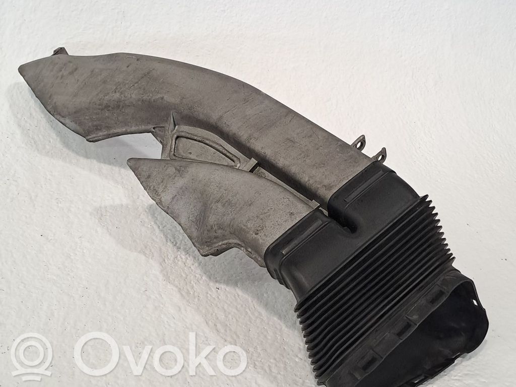 BMW 5 E60 E61 Kita dugno detalė 