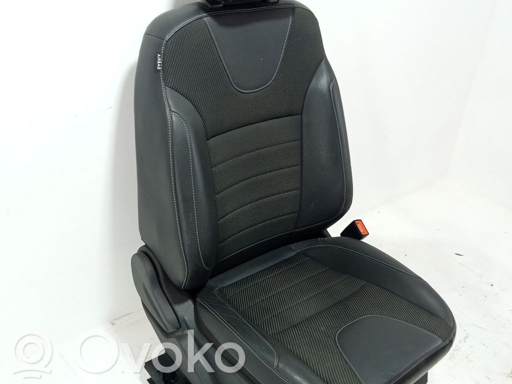 Ford Kuga II Etumatkustajan istuin 