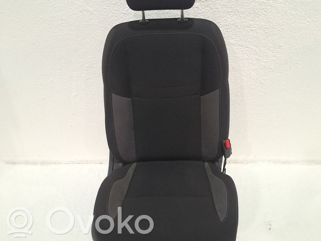 Nissan Qashqai Fotel przedni pasażera 