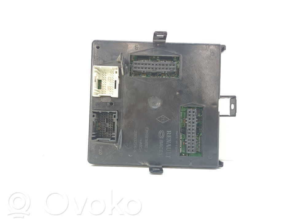 Módulo de fusible   8200096831,8200096831