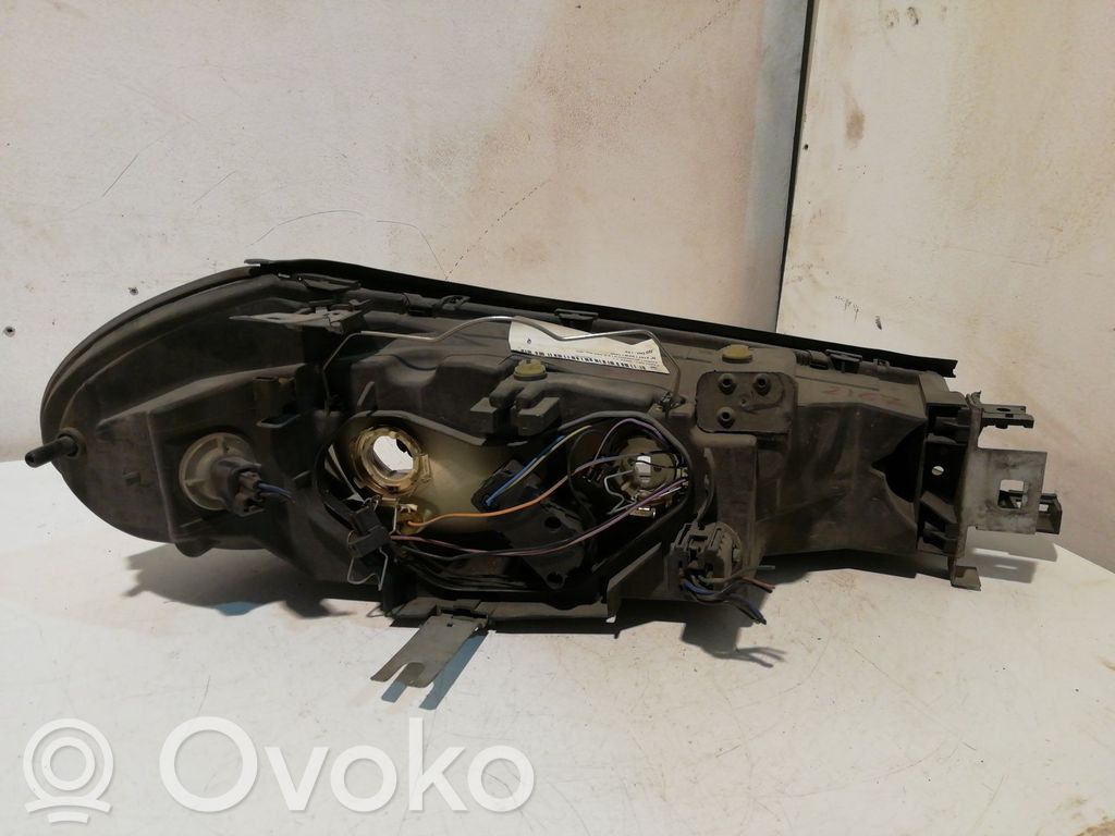 Ford Mondeo MK II Phare frontale 