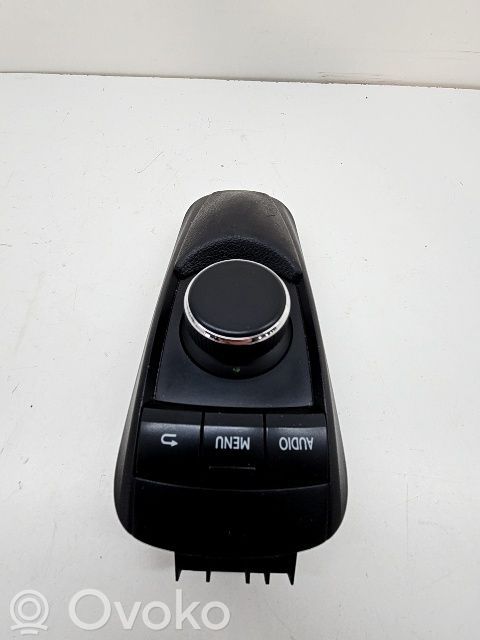Lexus CT 200H Steering wheel buttons/switches 