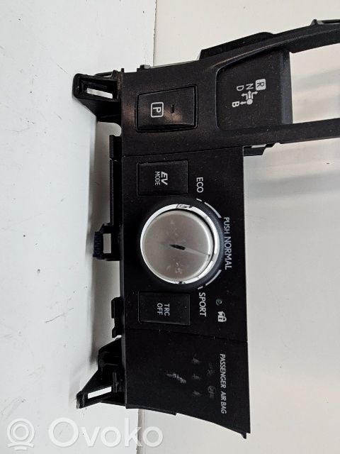 Lexus CT 200H Steering wheel buttons/switches 