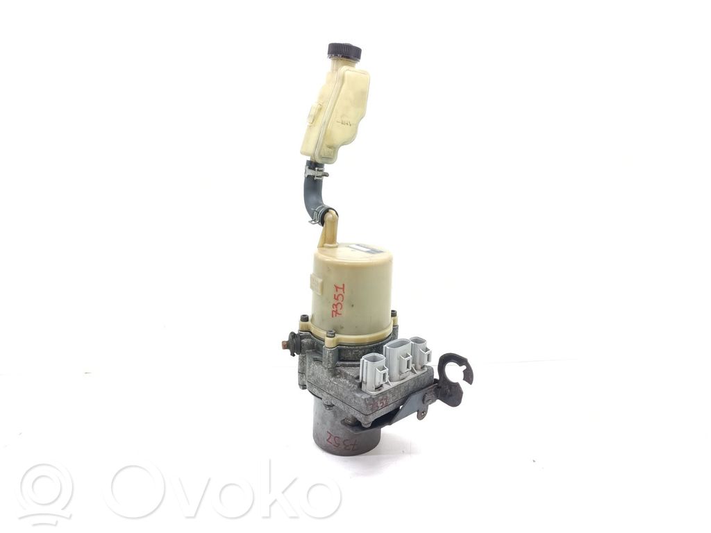 Ohjaustehostimen pumppu   BR5V32600B