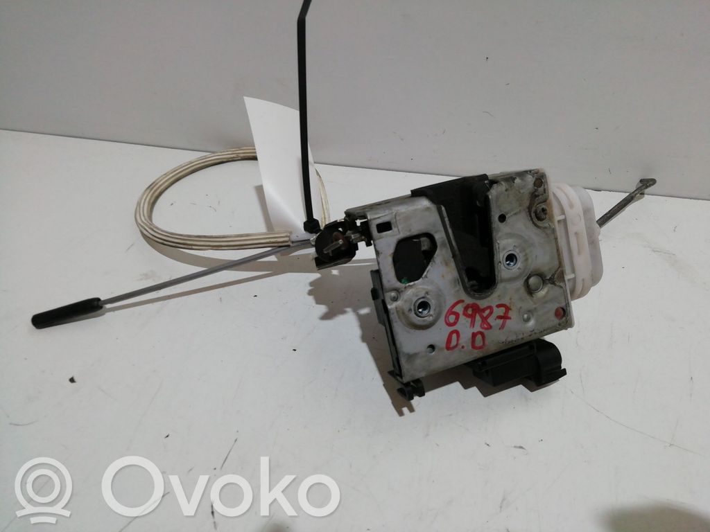Priekšpusē slēdzene   4D1837016D,4D1837016D