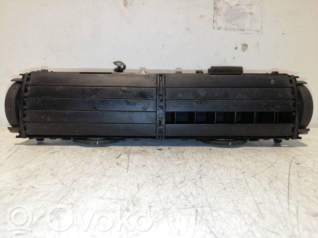 Volkswagen Sharan Dysze / Kratki środkowego nawiewu deski rozdzielczej 