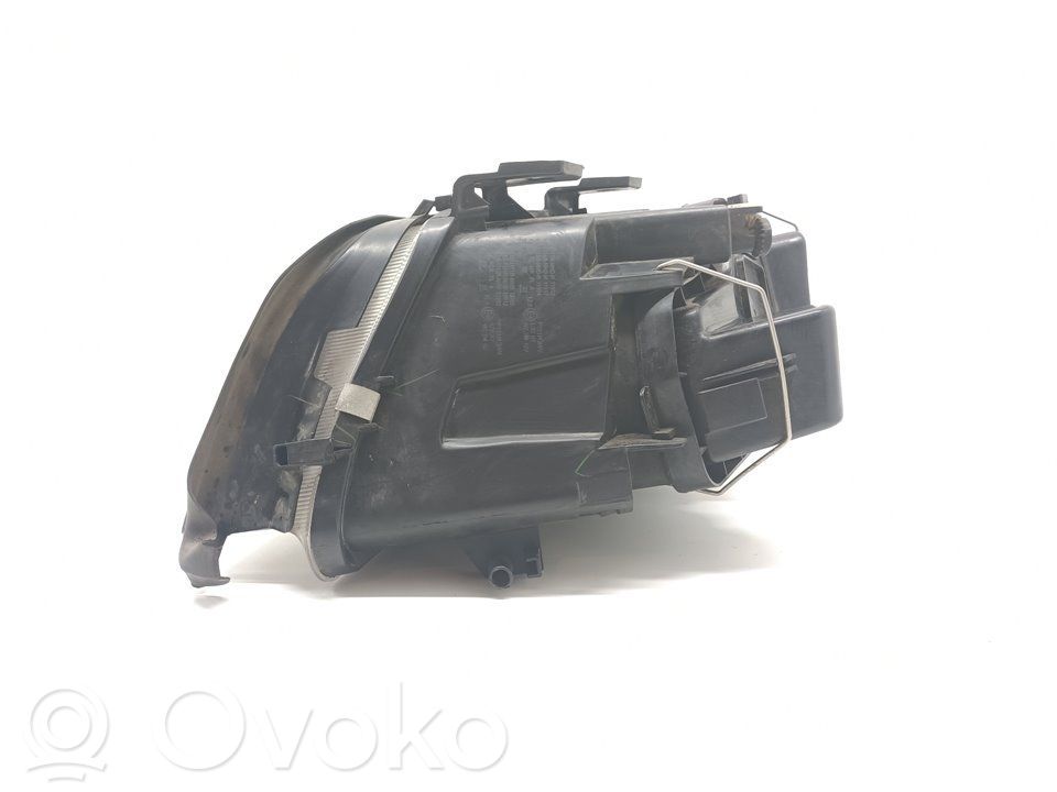 Audi A6 S6 C5 4B Lampa przednia 