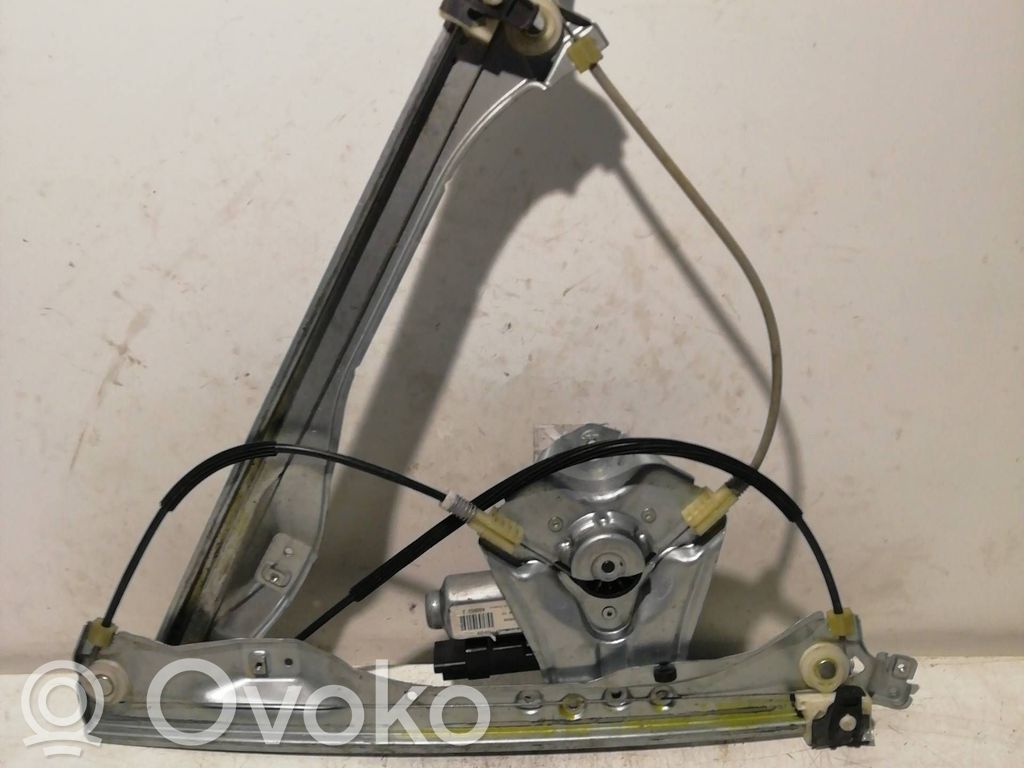 Podnośnik szyby drzwi z silniczkiem   8200843597,8200843595,8200843597
