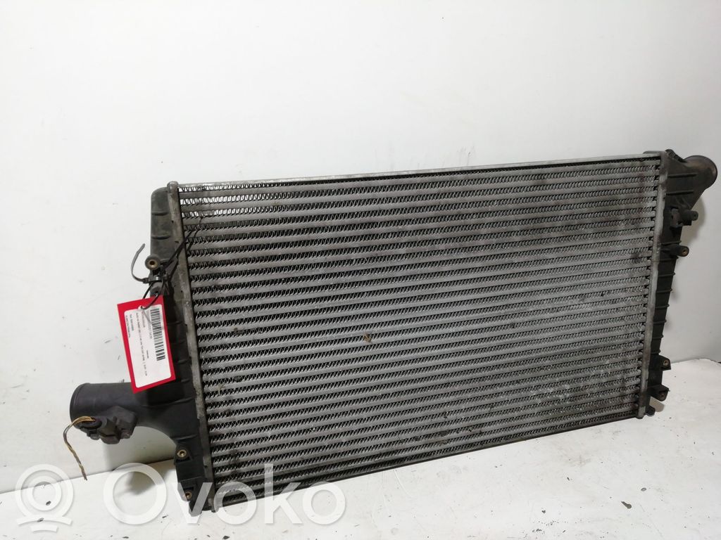 Audi A4 S4 B5 8D Interkūlerio radiatorius 