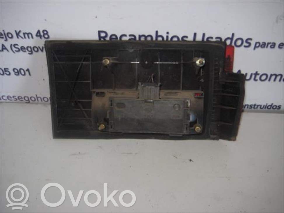 Seat Toledo I (1L) Takavalon polttimo 