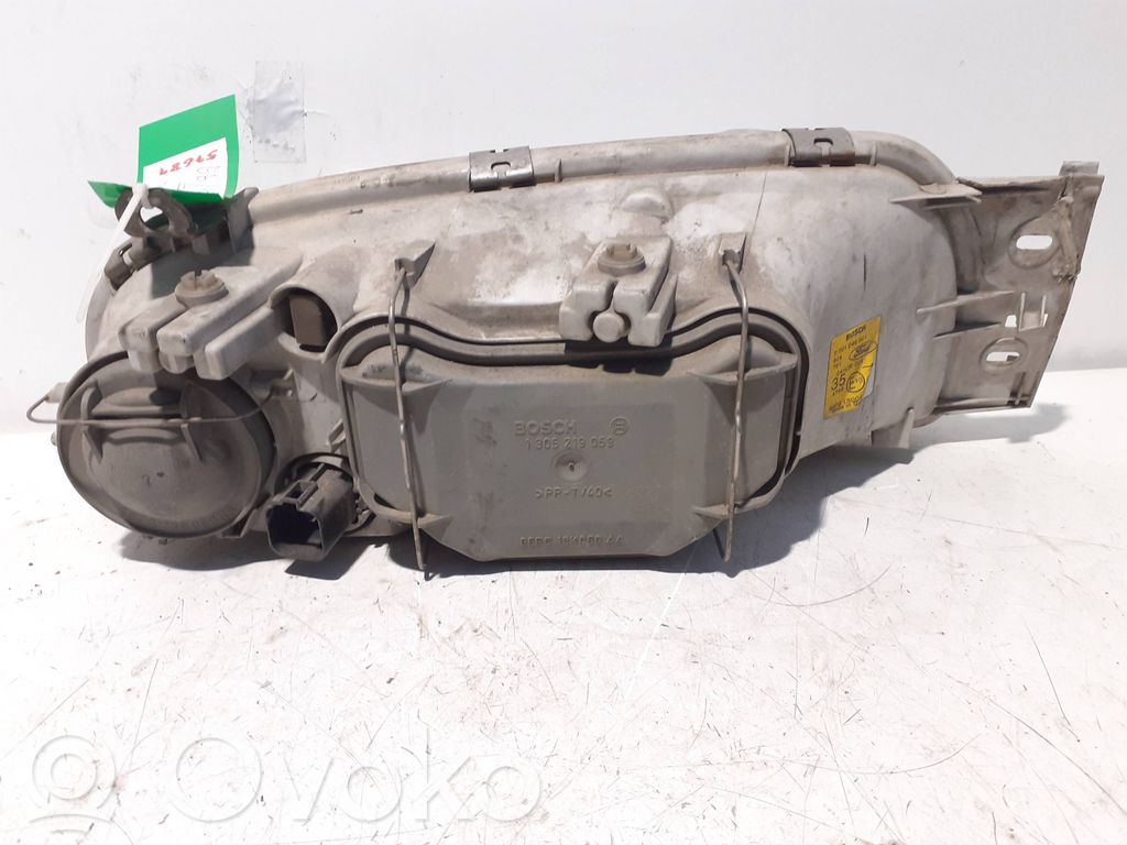 Ford Fiesta Lampa przednia 