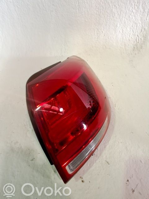 Lámpara de faros/luces traseros   924023W610