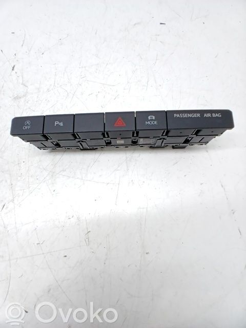 Botón interruptor de luz de peligro   2GM927132QWHS