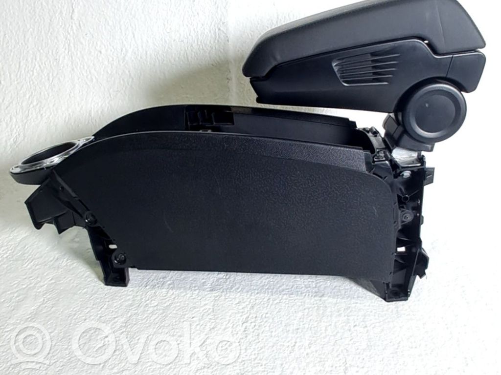 Hyundai i10 Panelės stalčiuko/lentynėlės paklotėlis 