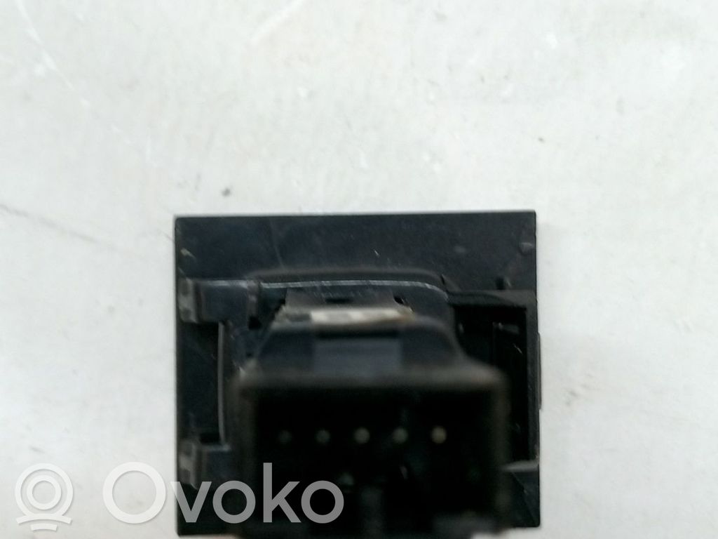 Hätävilkkujen kytkin   9123685