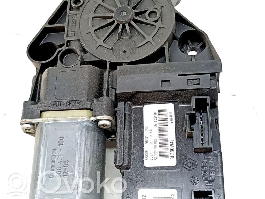 Renault Megane III Motorino alzacristalli della portiera anteriore 