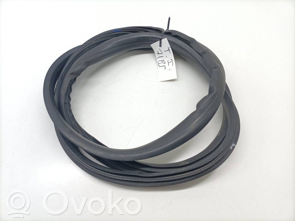 Nissan Qashqai Joint en caoutchouc de corps de porte avant