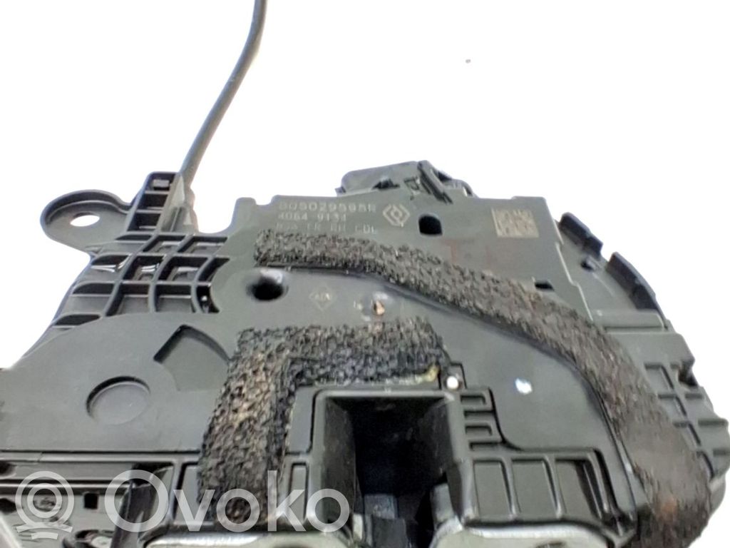 Cerradura de puerta trasera   825007311R,825002123R