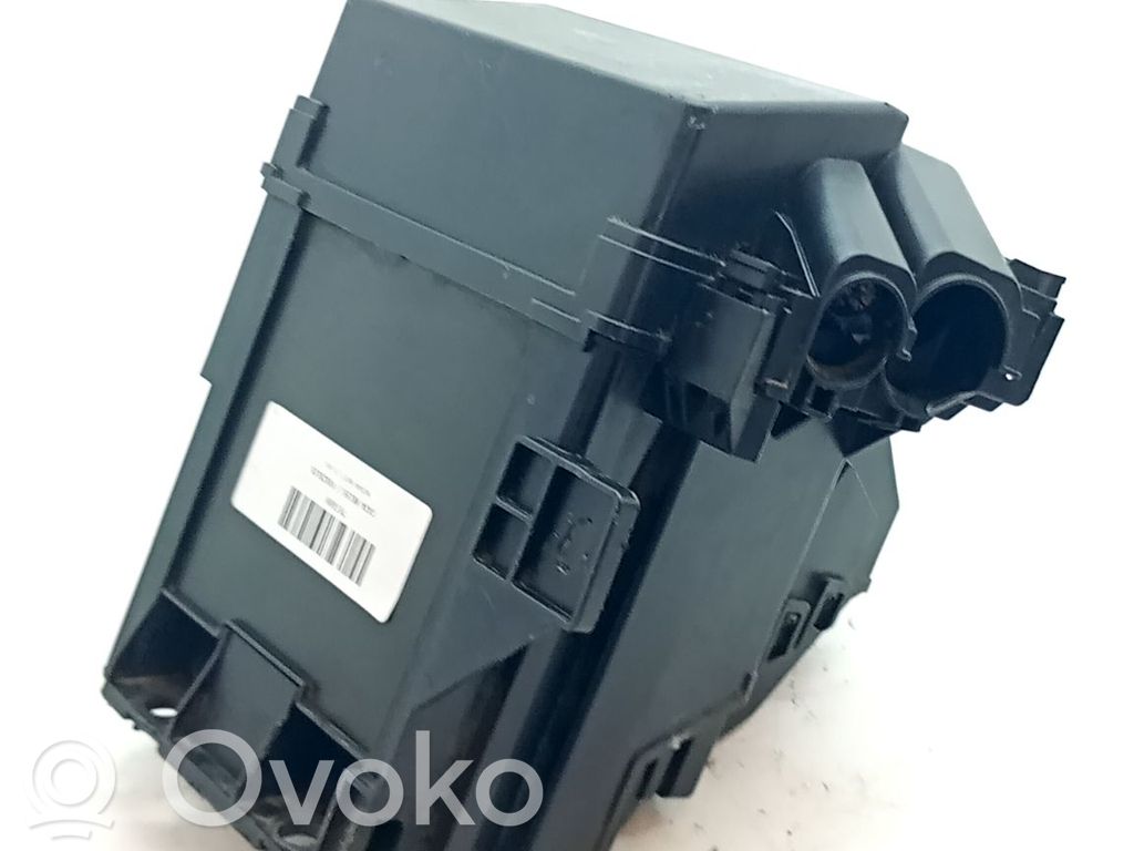 Nissan Note (E11) Ramka / Moduł bezpieczników 