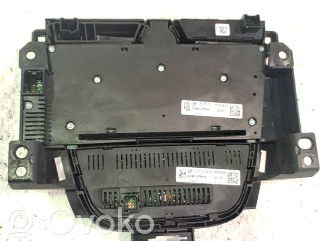 Opel Astra J Butoane/comutatoare pe volan 
